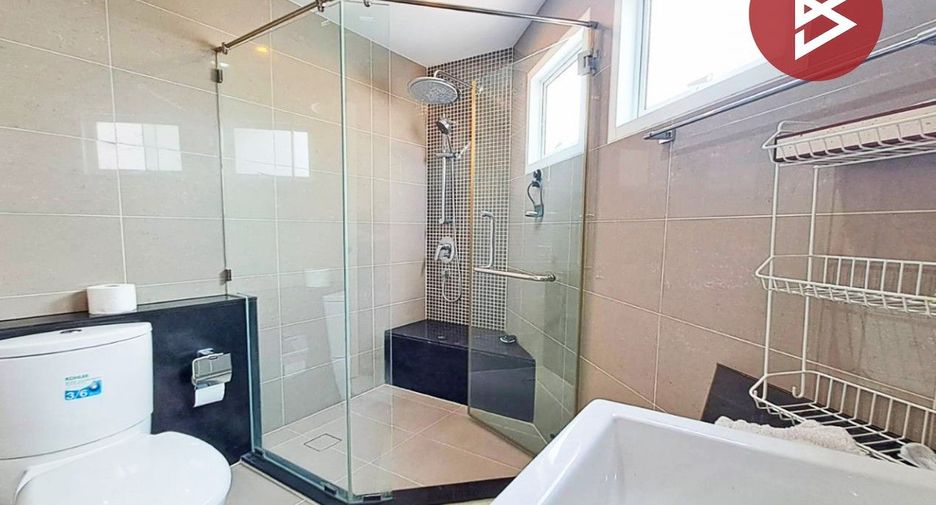 For sale 2 bedrooms condo in Huai Khwang, Bangkok