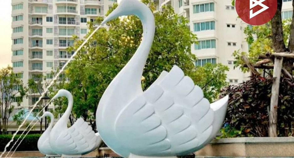 For sale 2 bedrooms condo in Huai Khwang, Bangkok