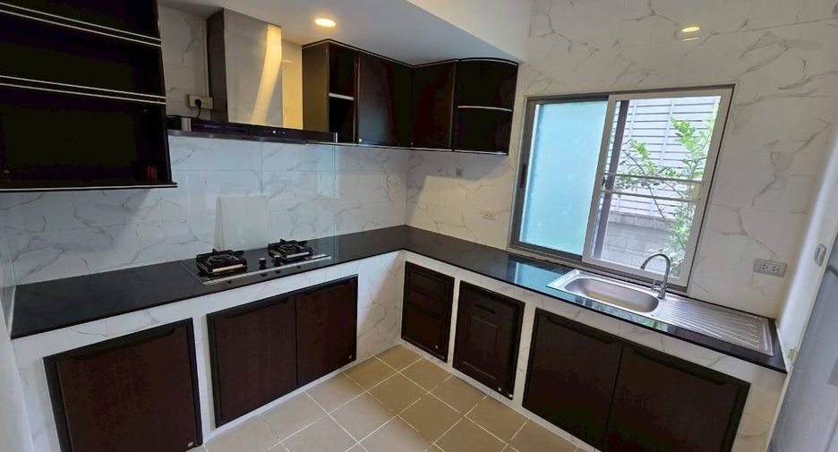 Haus zum Kauf mit 4 Zimmer in Lat Krabang, Bangkok