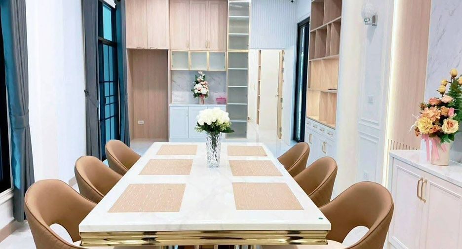 For sale 7 bedrooms hotel in Khlong Toei, Bangkok