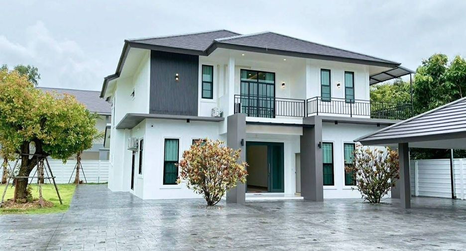 For sale 7 bedrooms hotel in Khlong Toei, Bangkok
