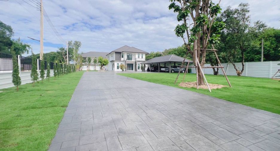 For sale 7 bedrooms hotel in Khlong Toei, Bangkok