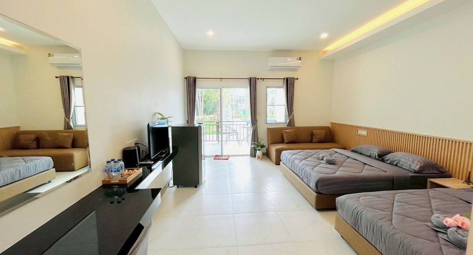 For sale 7 bedrooms hotel in Khlong Toei, Bangkok