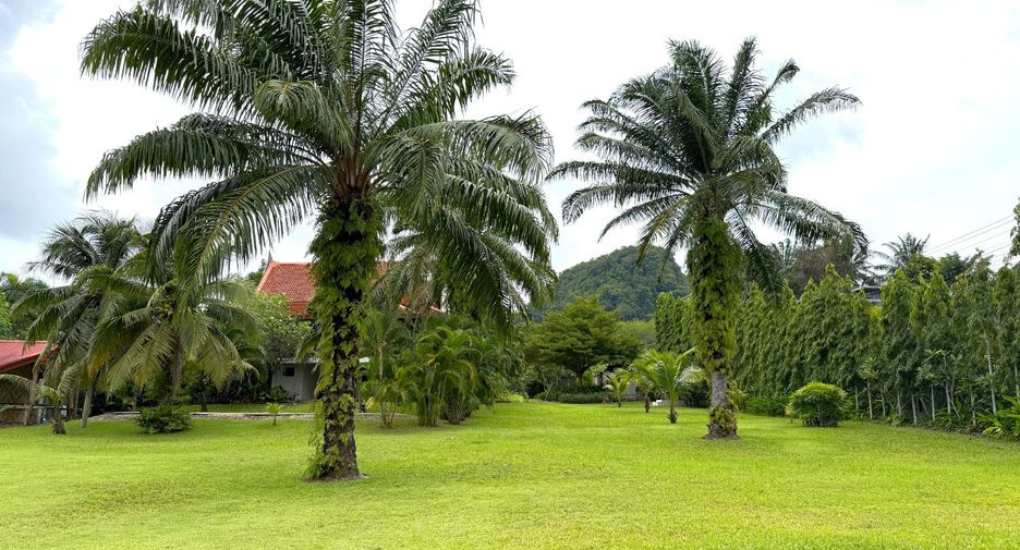 For sale 3 bedrooms villa in Mueang Krabi, Krabi