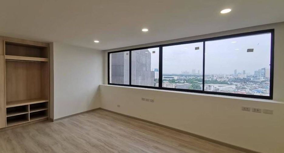 À louer et à vendre 4 chambres condo à Khlong Toei, Bangkok