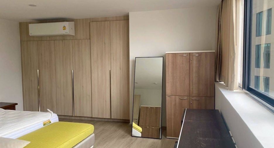 À louer et à vendre 4 chambres condo à Khlong Toei, Bangkok