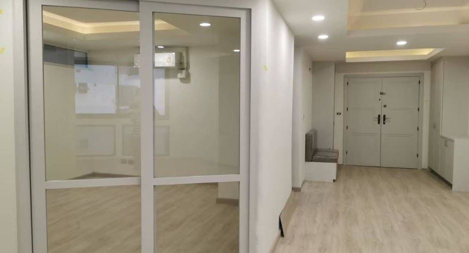 À louer et à vendre 4 chambres condo à Khlong Toei, Bangkok