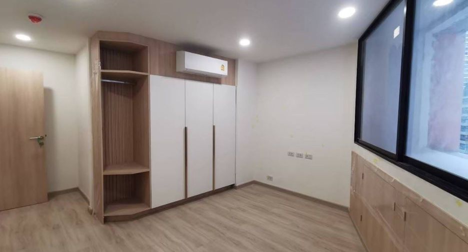 À louer et à vendre 4 chambres condo à Khlong Toei, Bangkok