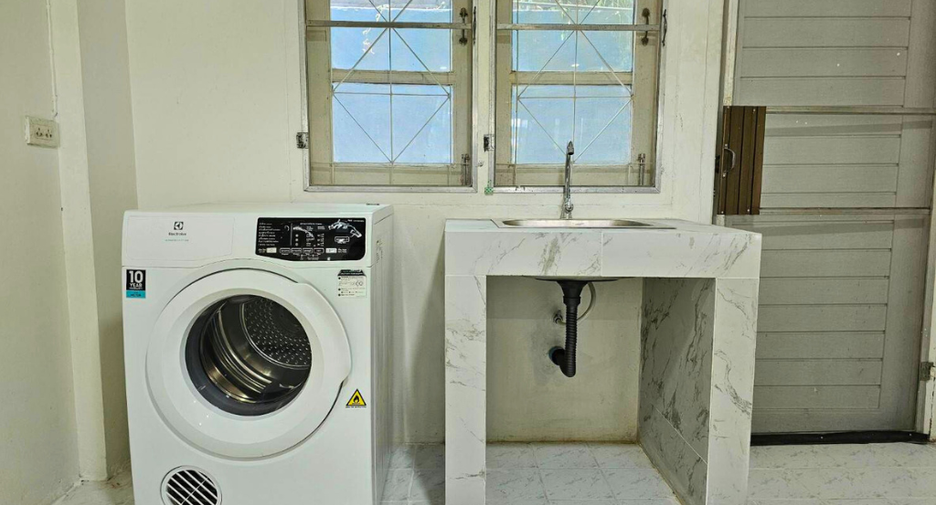 For rent 3 bedrooms townhouse in Mueang Chiang Mai, Chiang Mai