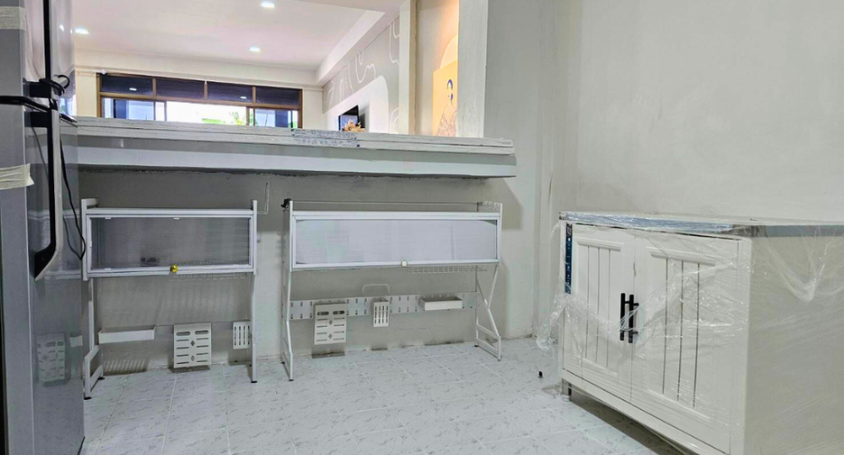 For rent 3 bedrooms townhouse in Mueang Chiang Mai, Chiang Mai