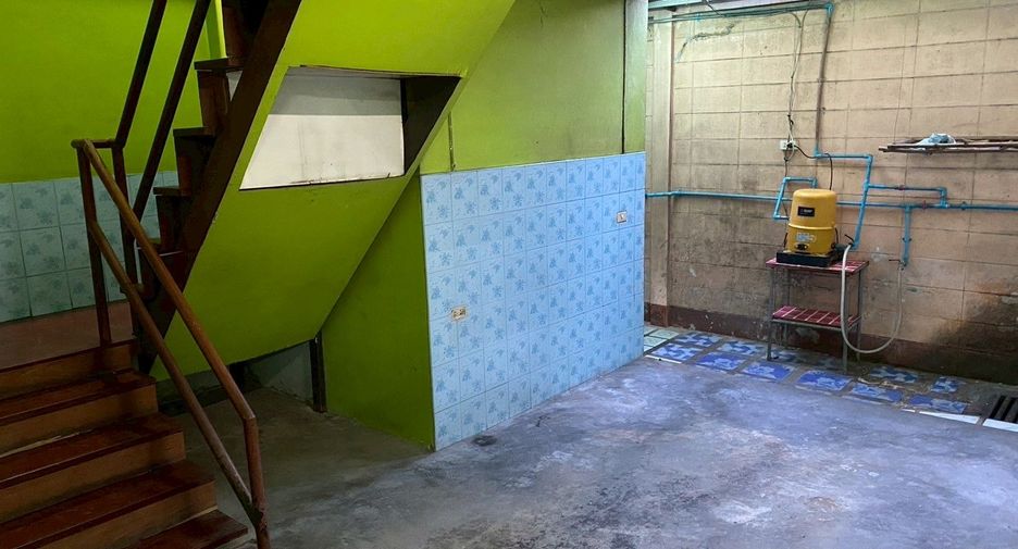 Casa en alquiler de 5 habitaciones en Lat Phrao, Bangkok