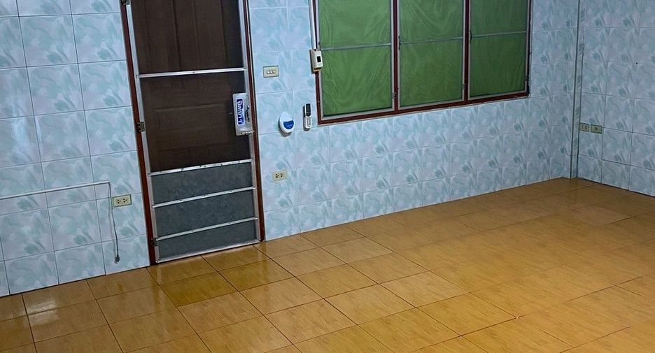 Casa en alquiler de 5 habitaciones en Lat Phrao, Bangkok