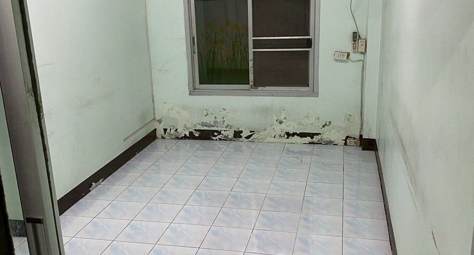 Casa en alquiler de 5 habitaciones en Lat Phrao, Bangkok
