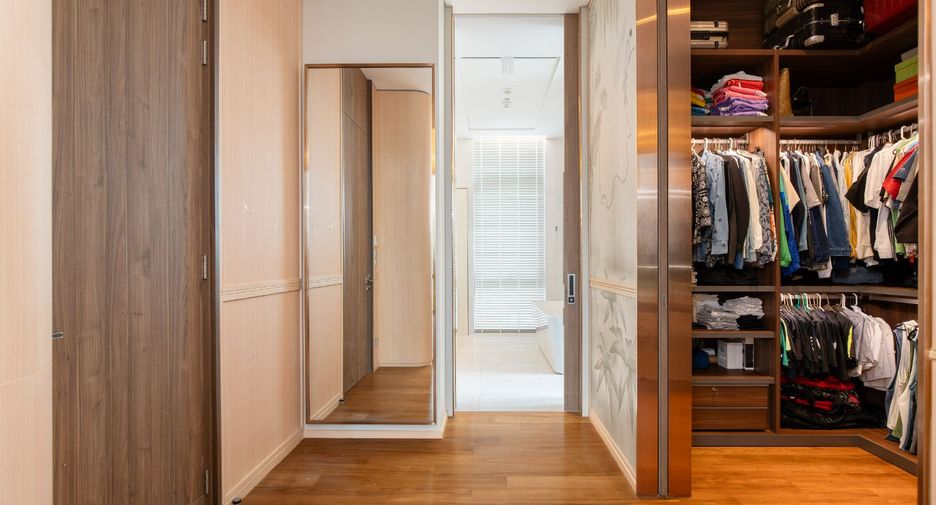 For sale 3 bedrooms condo in Pathum Wan, Bangkok