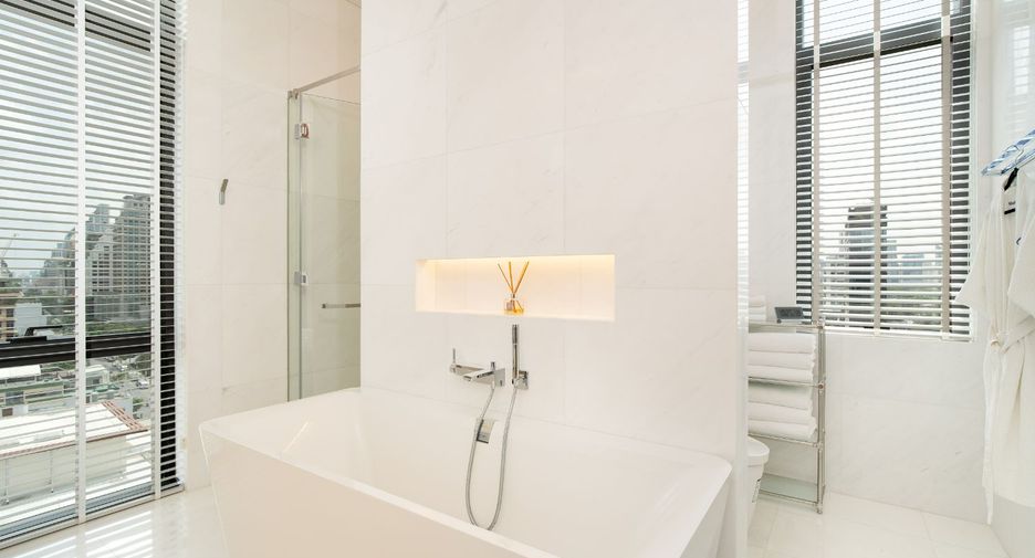 For sale 3 bedrooms condo in Pathum Wan, Bangkok