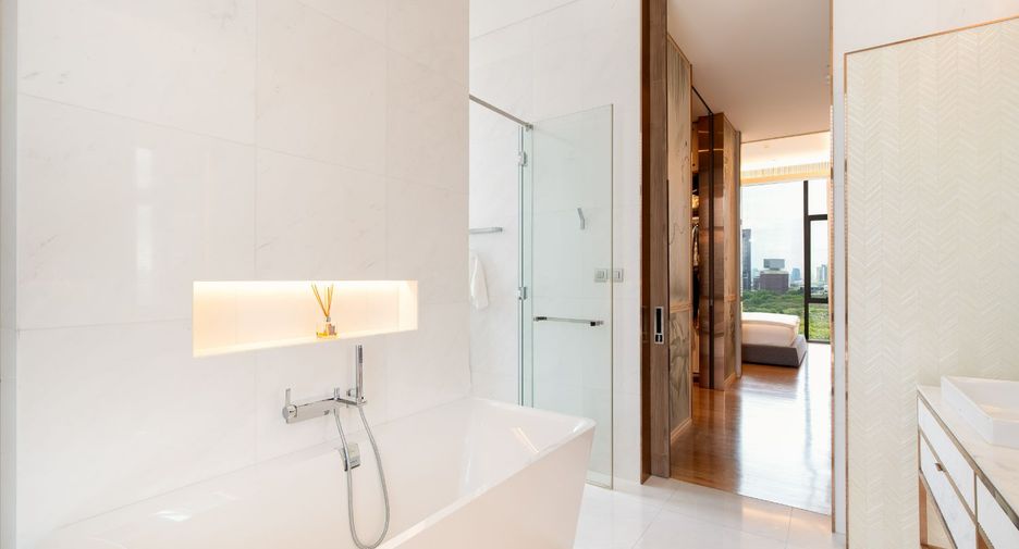 For sale 3 bedrooms condo in Pathum Wan, Bangkok