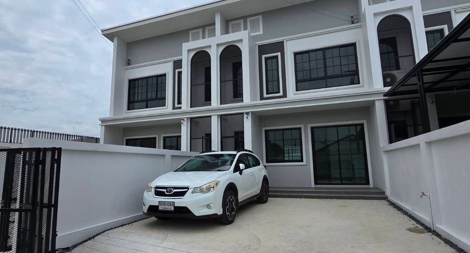 For sale 3 bedrooms townhouse in Bang Phli, Samut Prakan