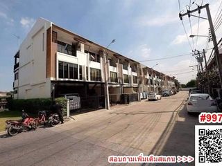 Reihenhaus zur Miete mit 3 Zimmer in Phra Khanong, Bangkok