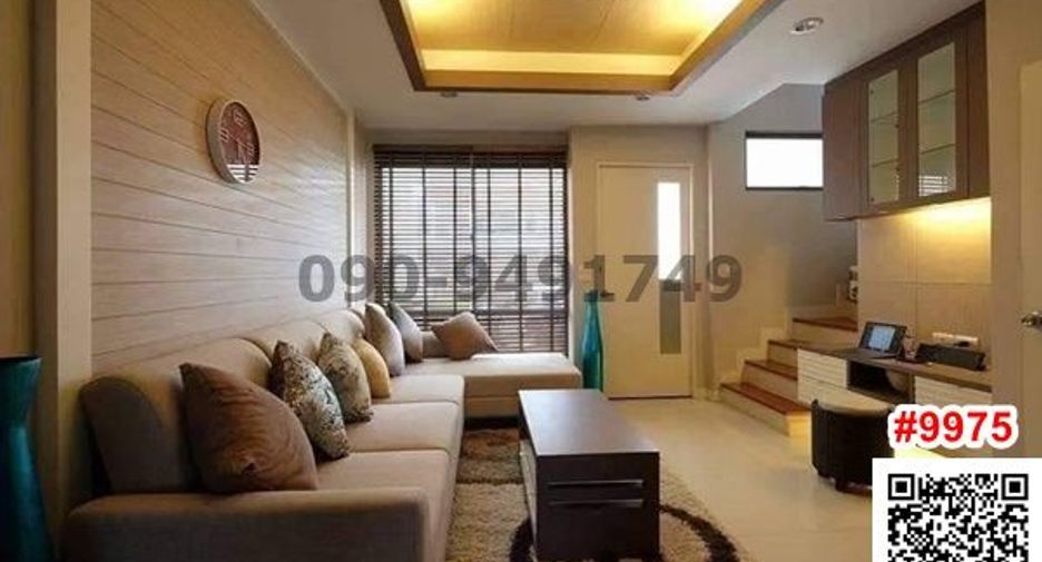 For rent 3 bedrooms townhouse in Phra Khanong, Bangkok
