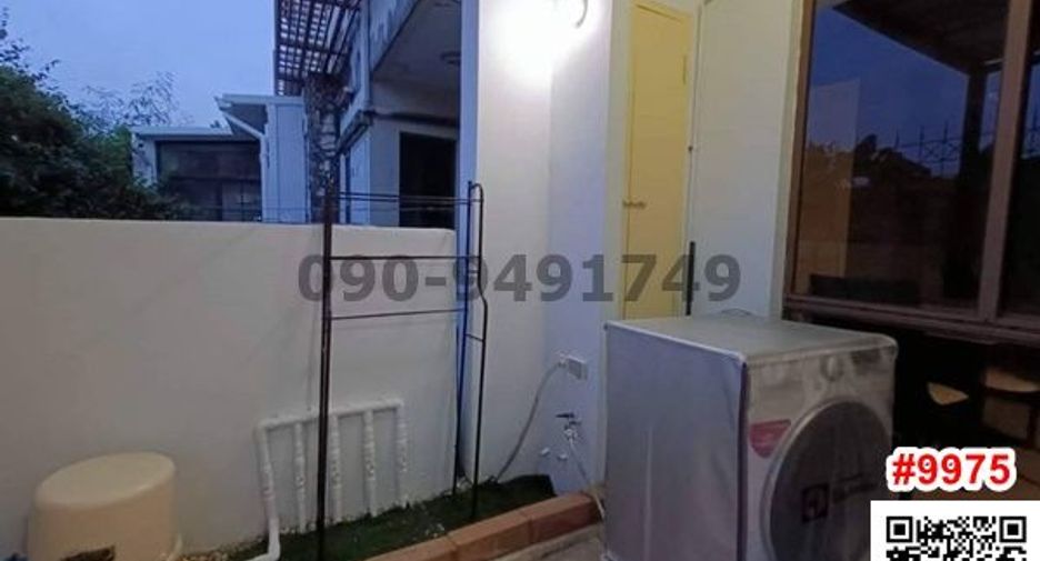 For rent 3 bedrooms townhouse in Phra Khanong, Bangkok