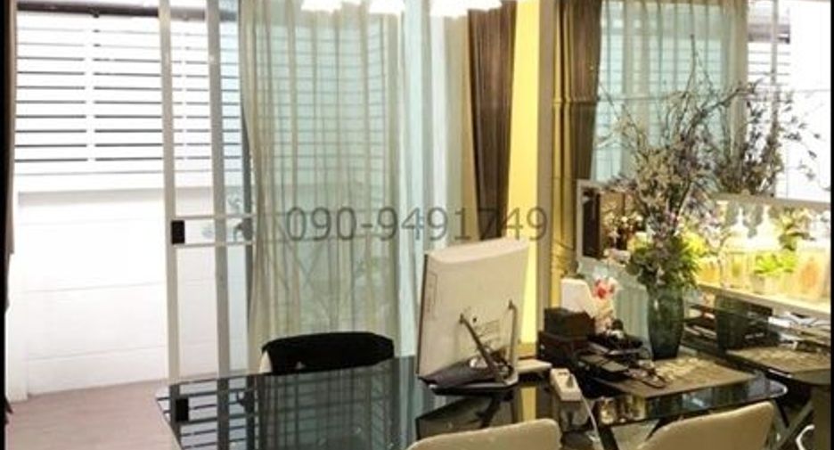 For rent 3 bedrooms townhouse in Wang Thonglang, Bangkok