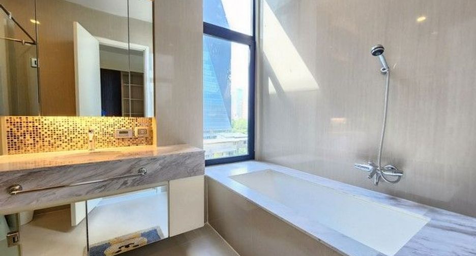 Condo en alquiler de 3 habitaciones en Watthana, Bangkok