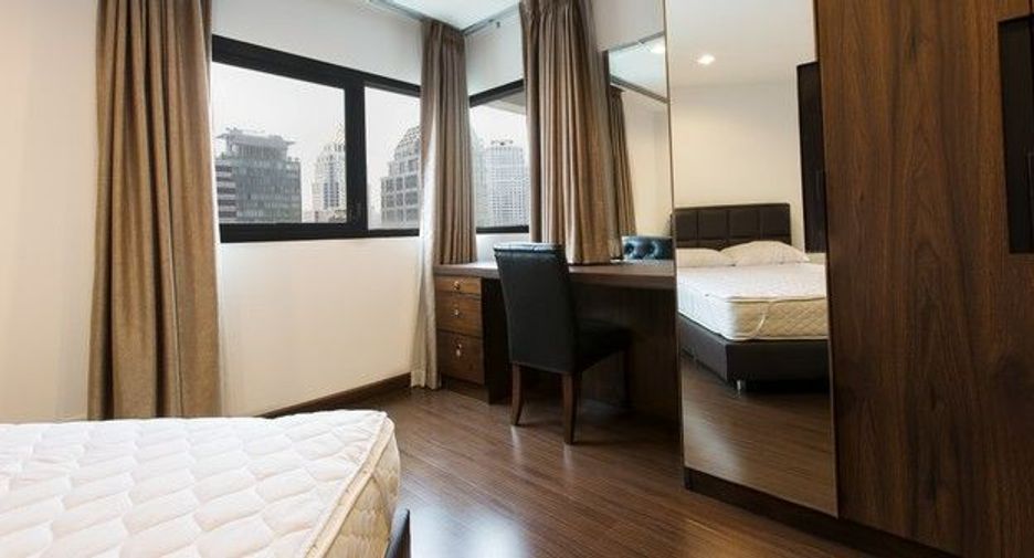For rent 3 bedrooms condo in Sathon, Bangkok