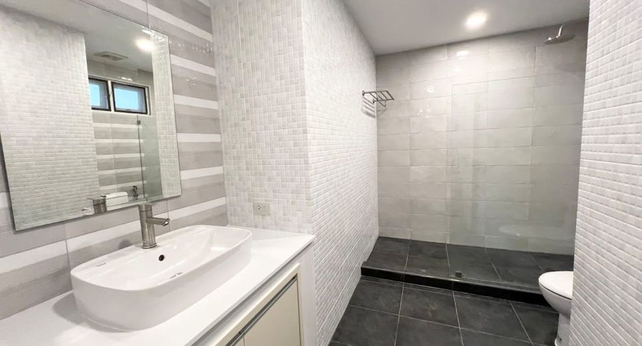 Wohnung zur Miete und zum Kauf mit 4 Zimmer in Watthana, Bangkok