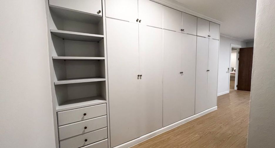 Wohnung zur Miete und zum Kauf mit 4 Zimmer in Watthana, Bangkok