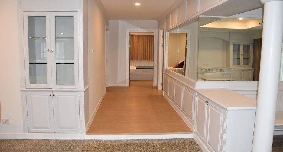 Wohnung zur Miete und zum Kauf mit 4 Zimmer in Watthana, Bangkok