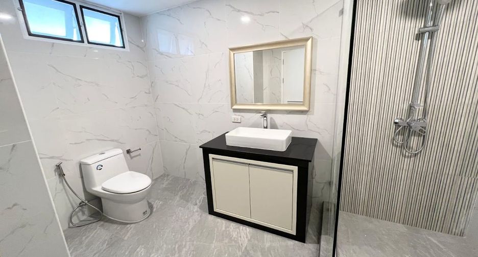 Wohnung zur Miete und zum Kauf mit 4 Zimmer in Watthana, Bangkok