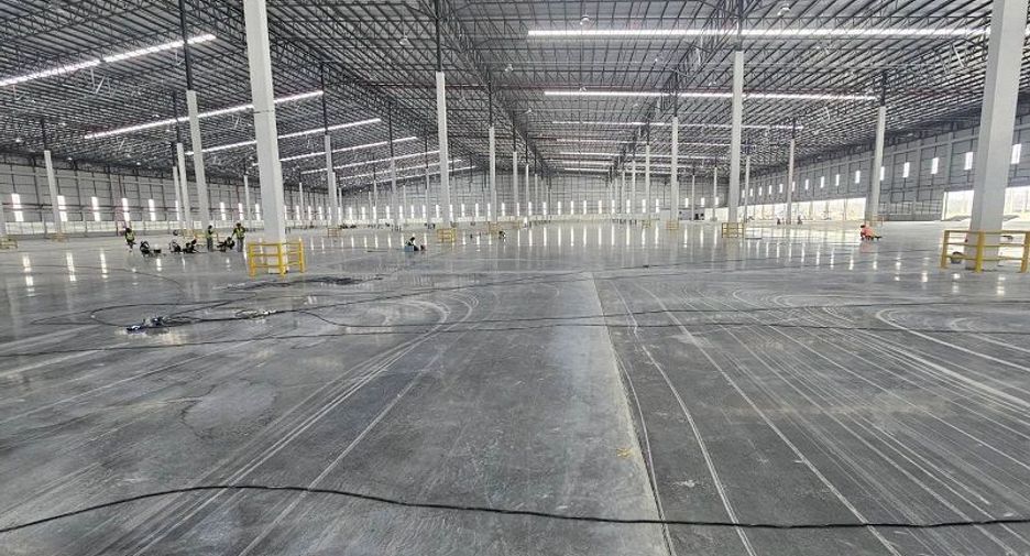 Almacén en alquiler de 2 habitaciones en Si Racha, Chonburi