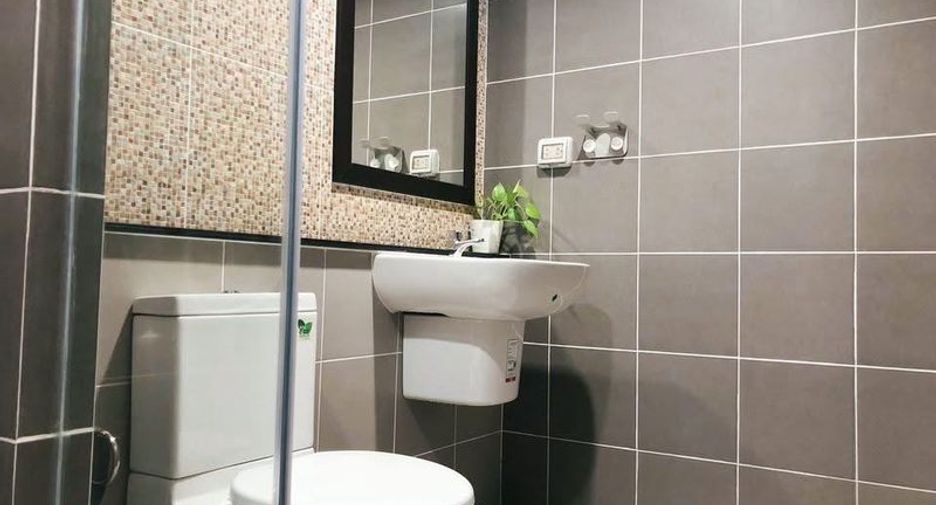 For sale 1 bed condo in Si Racha, Chonburi