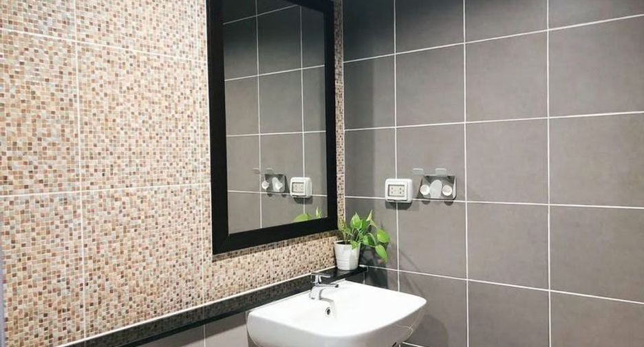 For sale 1 bed condo in Si Racha, Chonburi
