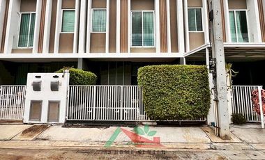 For sale 3 bedrooms townhouse in Khlong Sam Wa, Bangkok