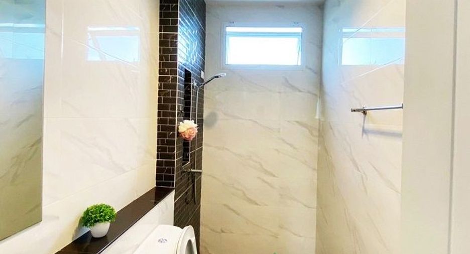 For sale 3 bedrooms townhouse in Khlong Sam Wa, Bangkok