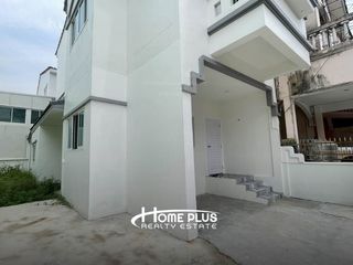 出售 3 卧室 联排别墅 在 Mueang Pathum Thani, Pathum Thani