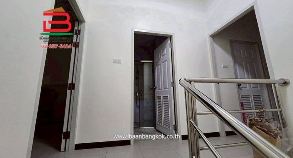 Reihenhaus zum Kauf mit 2 Zimmer in Ban Bueng, Chonburi