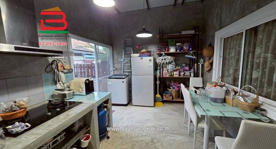 Reihenhaus zum Kauf mit 2 Zimmer in Ban Bueng, Chonburi