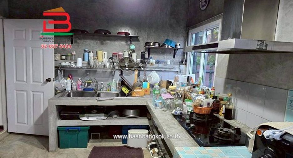 Reihenhaus zum Kauf mit 2 Zimmer in Ban Bueng, Chonburi