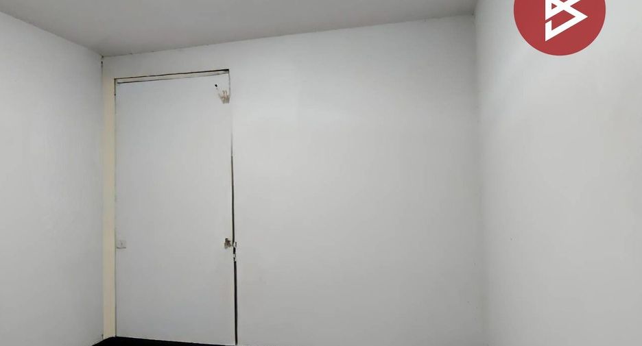 Продажа 2 спальни таунхаус в Ban Bueng, Чонбури