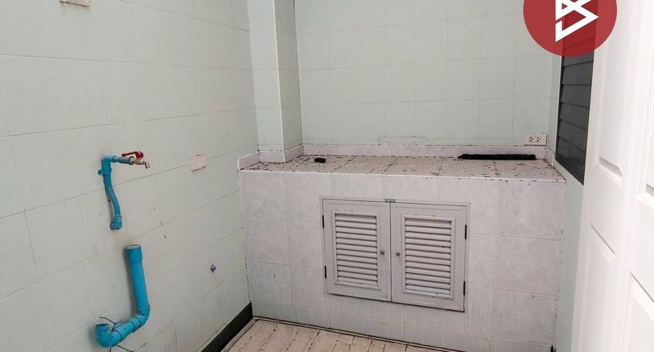 Продажа 2 спальни таунхаус в Ban Bueng, Чонбури