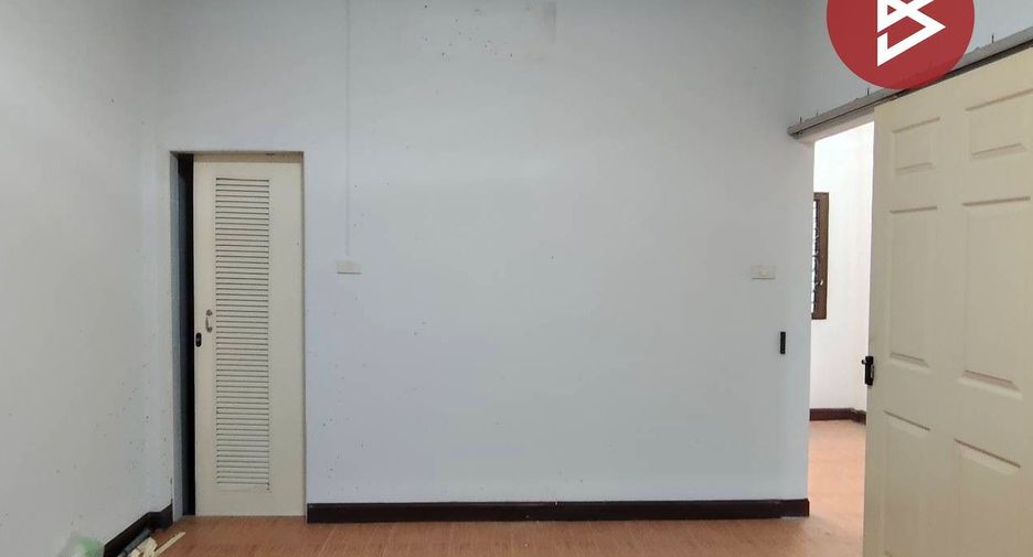 Продажа 2 спальни таунхаус в Ban Bueng, Чонбури