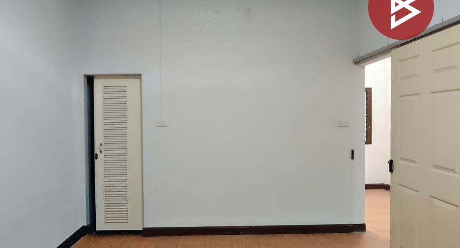 Продажа 2 спальни таунхаус в Ban Bueng, Чонбури