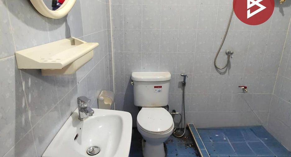 Продажа 2 спальни таунхаус в Ban Bueng, Чонбури