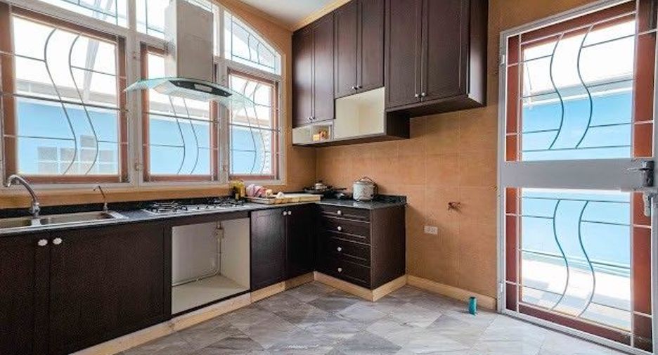 For sale 4 bedrooms house in Thawi Watthana, Bangkok