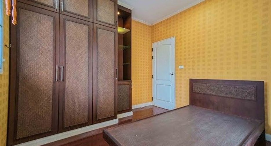 For sale 4 bedrooms house in Thawi Watthana, Bangkok