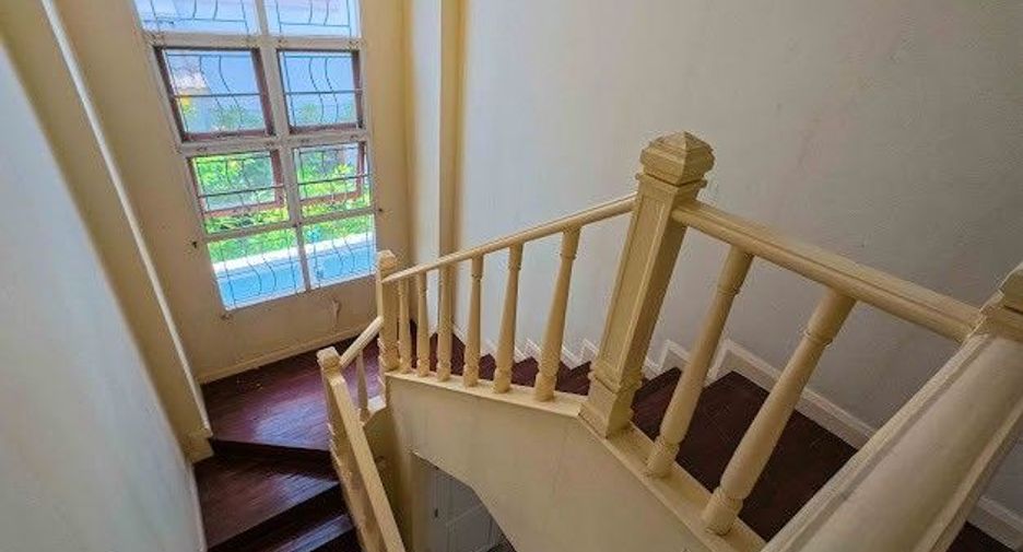 For sale 4 bedrooms house in Thawi Watthana, Bangkok