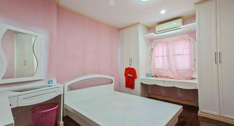 For sale 4 bedrooms house in Thawi Watthana, Bangkok