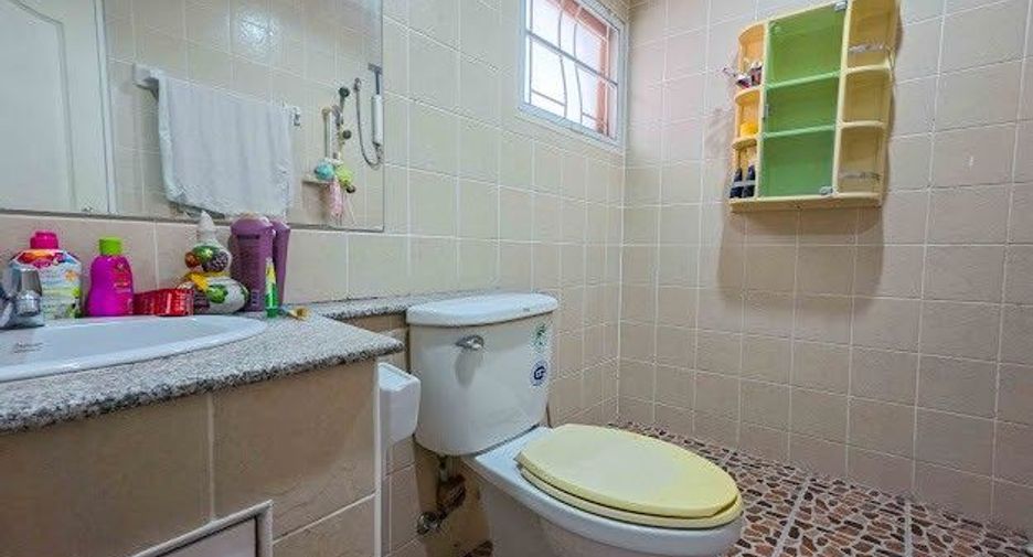 For sale 4 bedrooms house in Thawi Watthana, Bangkok